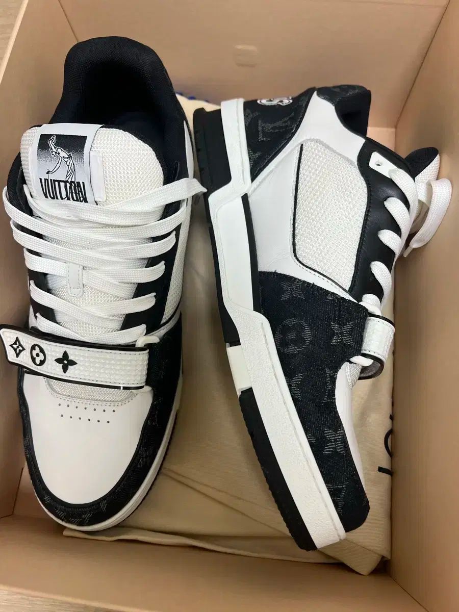 スニーカーブラック