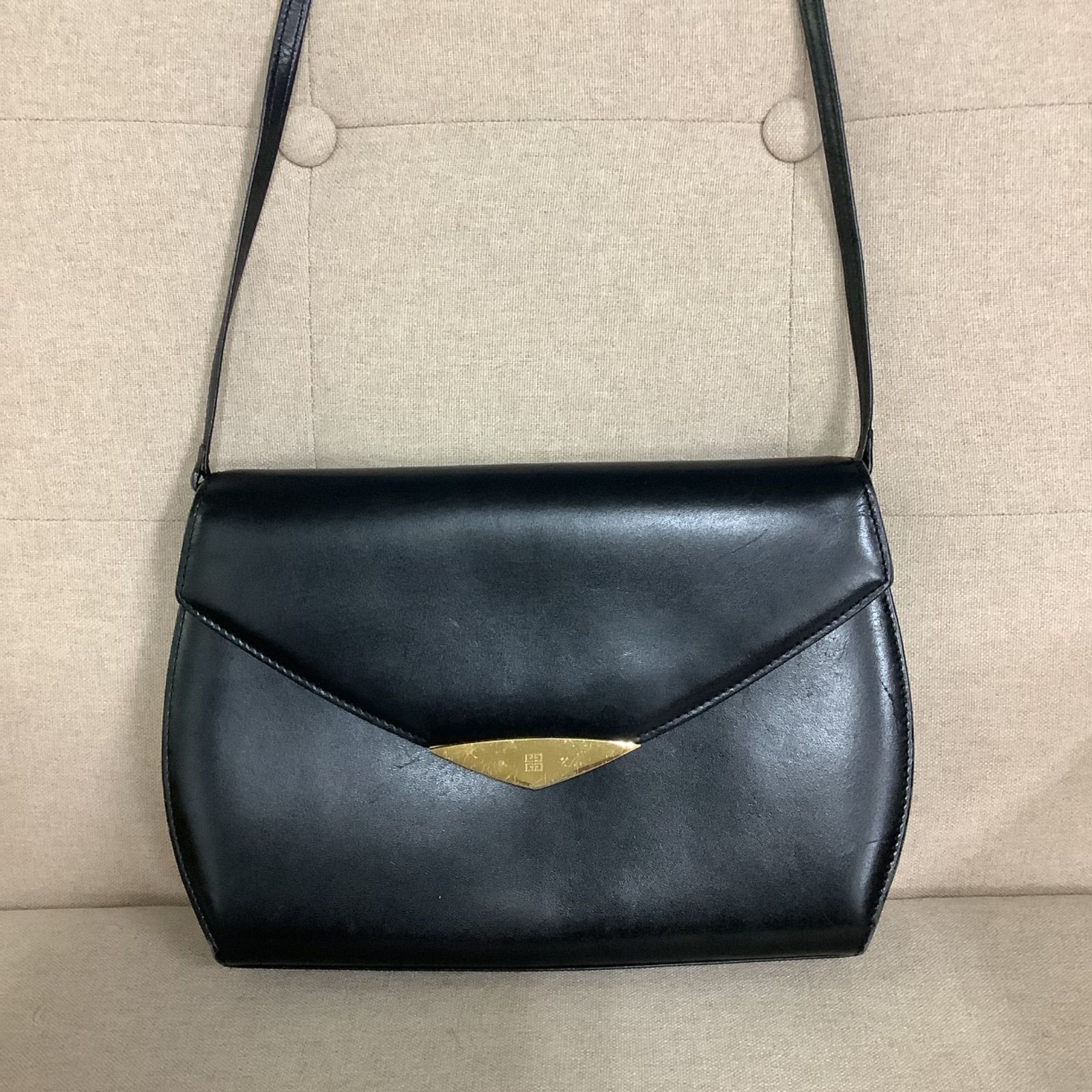 GIVENCHY　コンパクトレザーショルダーバッグ ヴィンテージ 良品】ジバンシーGIVENCHYコンパクトレザーショルダーバッグ