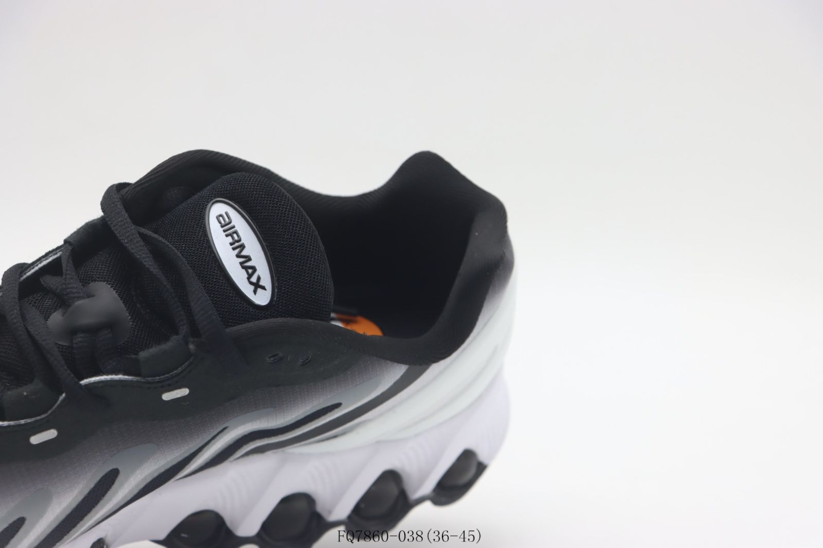 Nike ランニングシューズ ブラック/ホワイト 今日特価】Nike ナイキ ランニングシューズ FQ7860-038 ホワイト