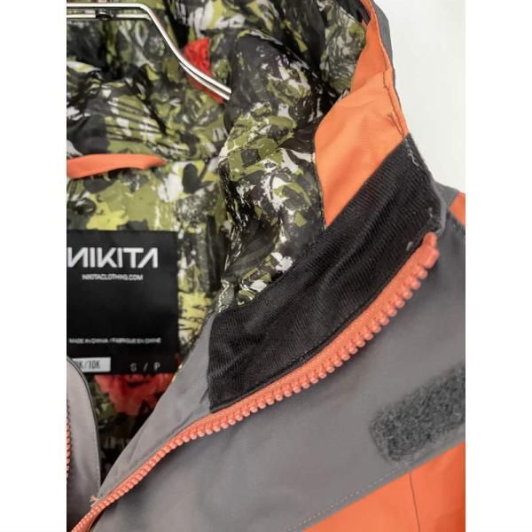 OUTLET】 NIKITA SEQUOIA INSULATED JKT CORAL CHARCOAL Sサイズ