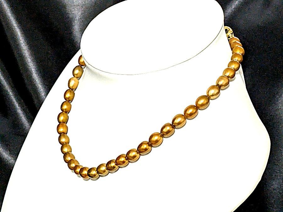 高騰が続く真珠！！特売！華やかさ満点のネックレスで魅力的な装いを　淡水パールネックレス　ゴールドブラウンカラー