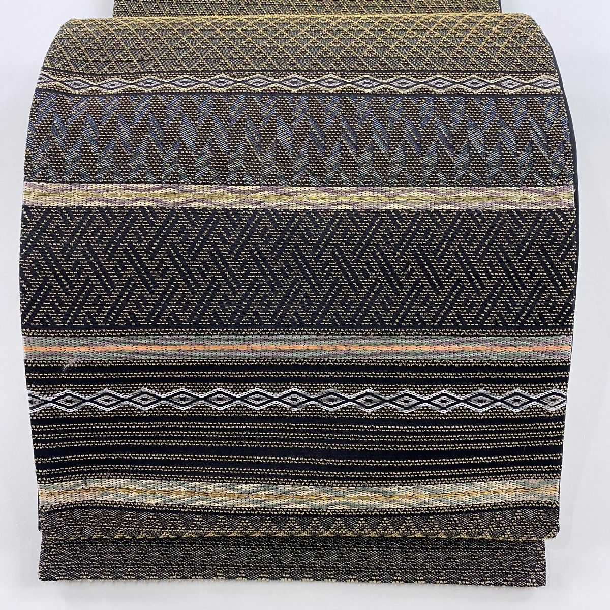 何でも揃う 段縞 名品 美品 袋帯 幾何学 【中古 正絹 六通 黒 箔 金糸 着物・浴衣