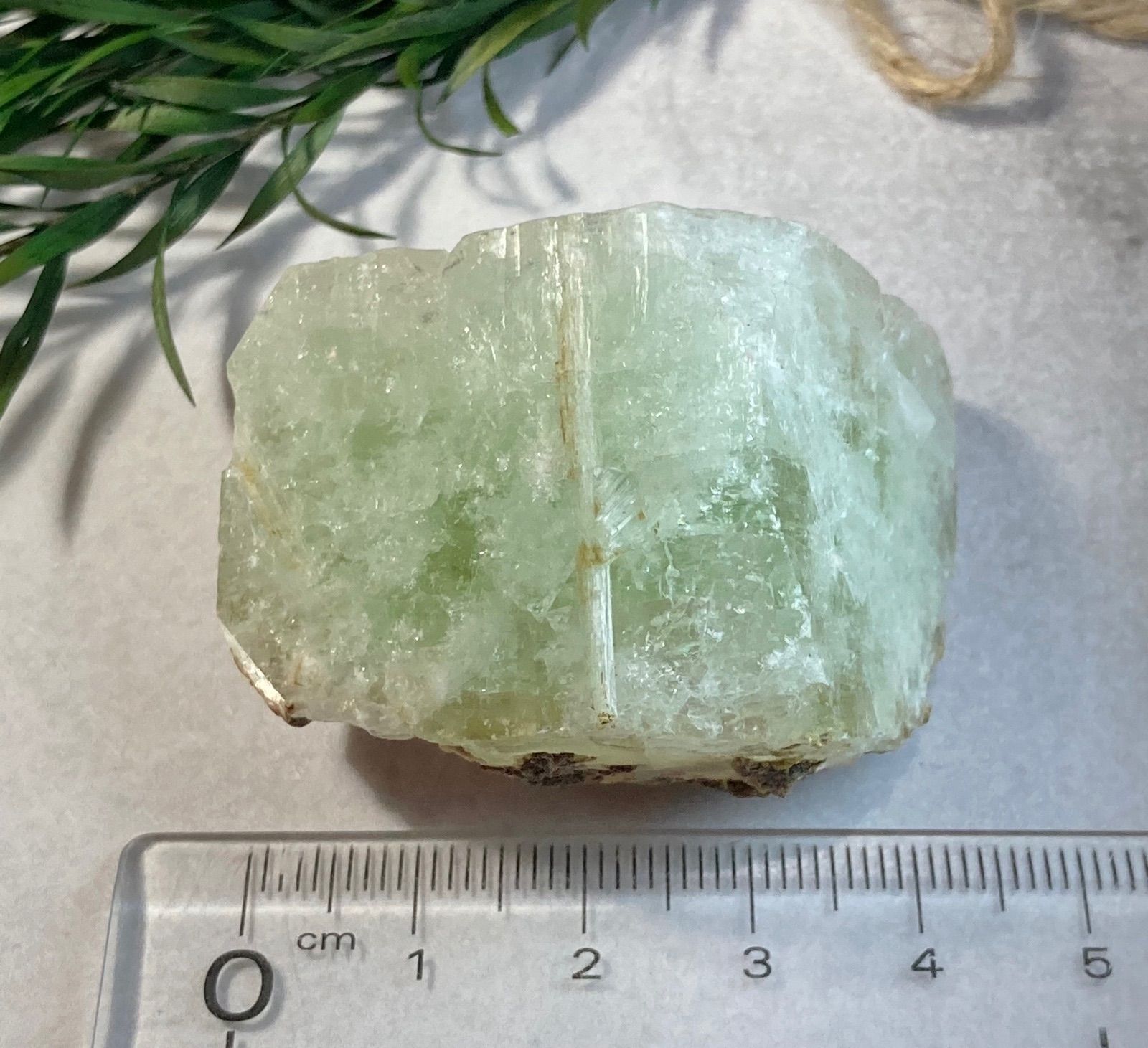 天使の水晶✨ レインボー グリーンアポフィライト 原石 ラフストーン 