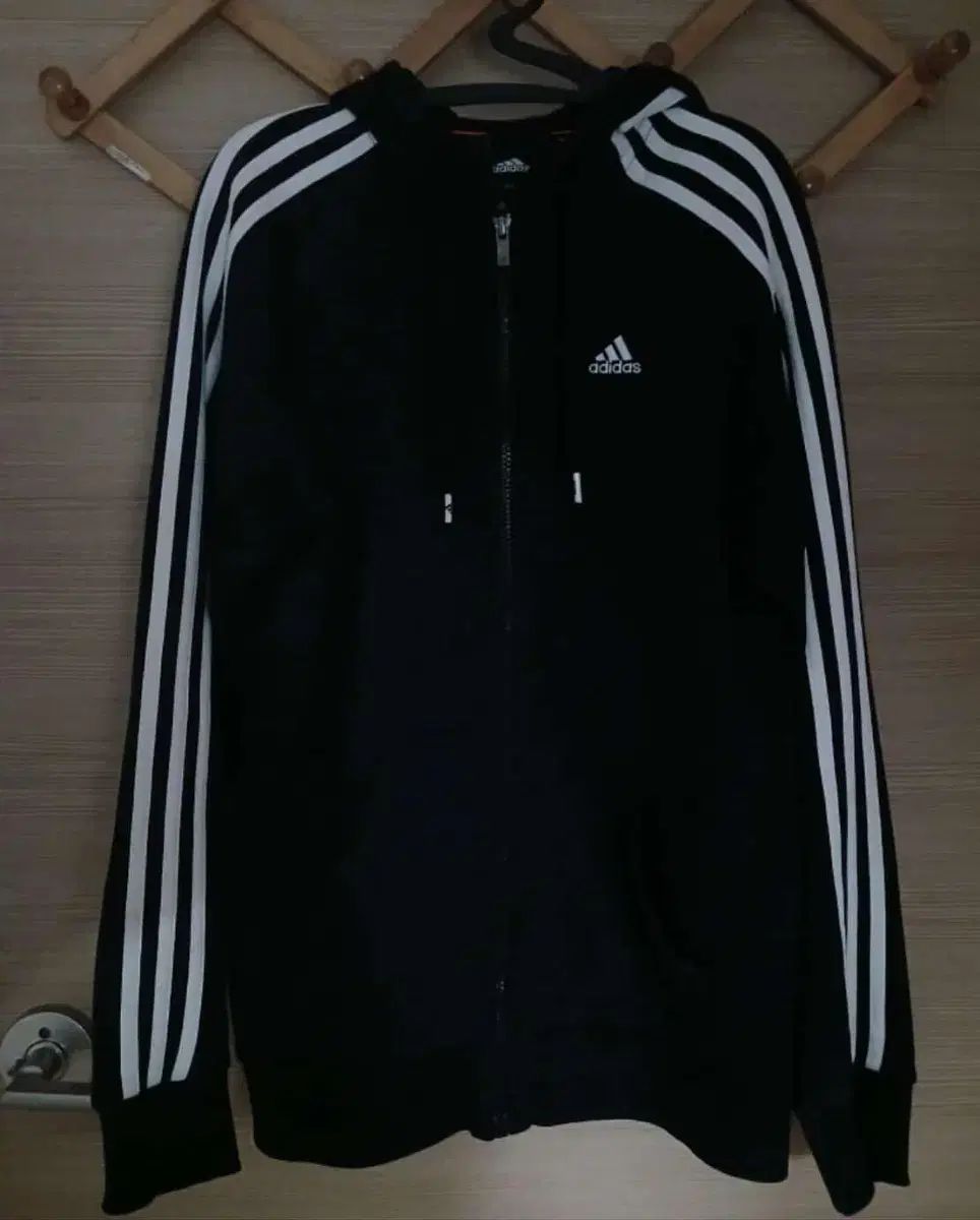 adidas(アディダス) 黒 ジップアップパーカー フード付き 95 パーカー