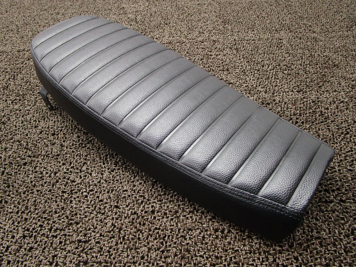 GN125用 黒 あんこ抜きダックロールシート ほぼ新品 ボルティ GN125