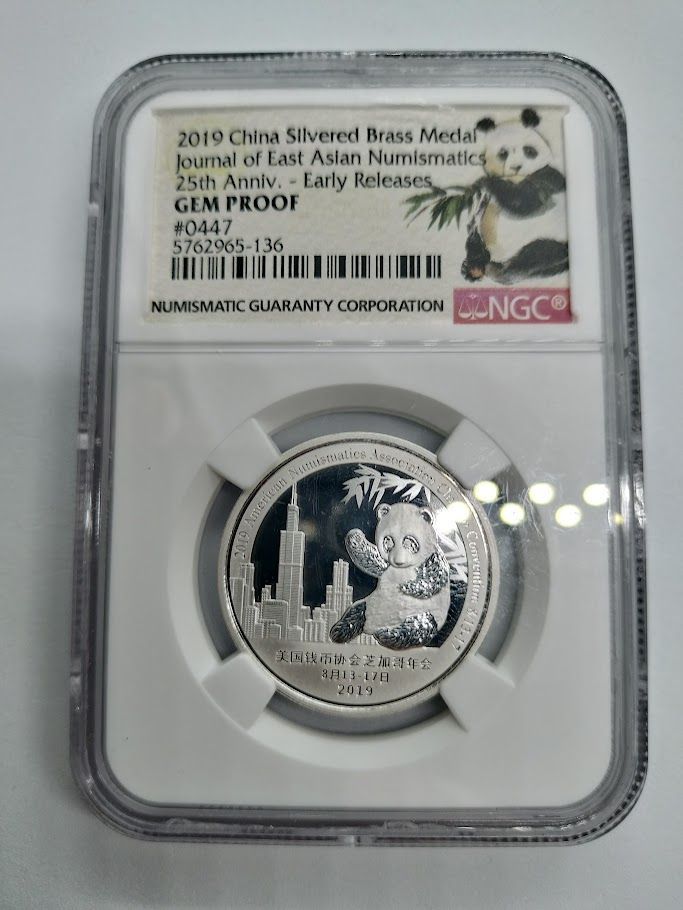 【スラブに傷あり】NGC Gem 2019 中国製 銀メッキ真鍮製パンダメダル スラブに傷あり】NGC Gem 2019 中国製 銀メッキ真鍮製パンダ