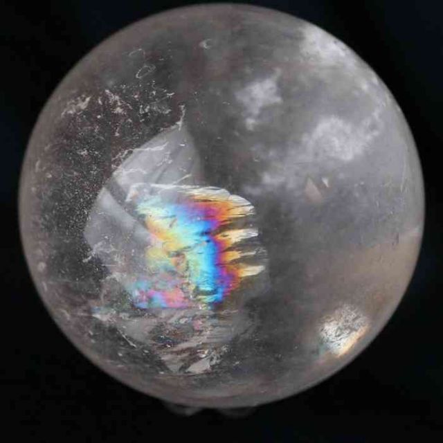 水晶 アイリスクォーツ 丸玉 61 mm スフィア 天然石 天然水晶 虹 水晶 贈り物 パワーストーン 浄化 プレゼント インテリア 記念品