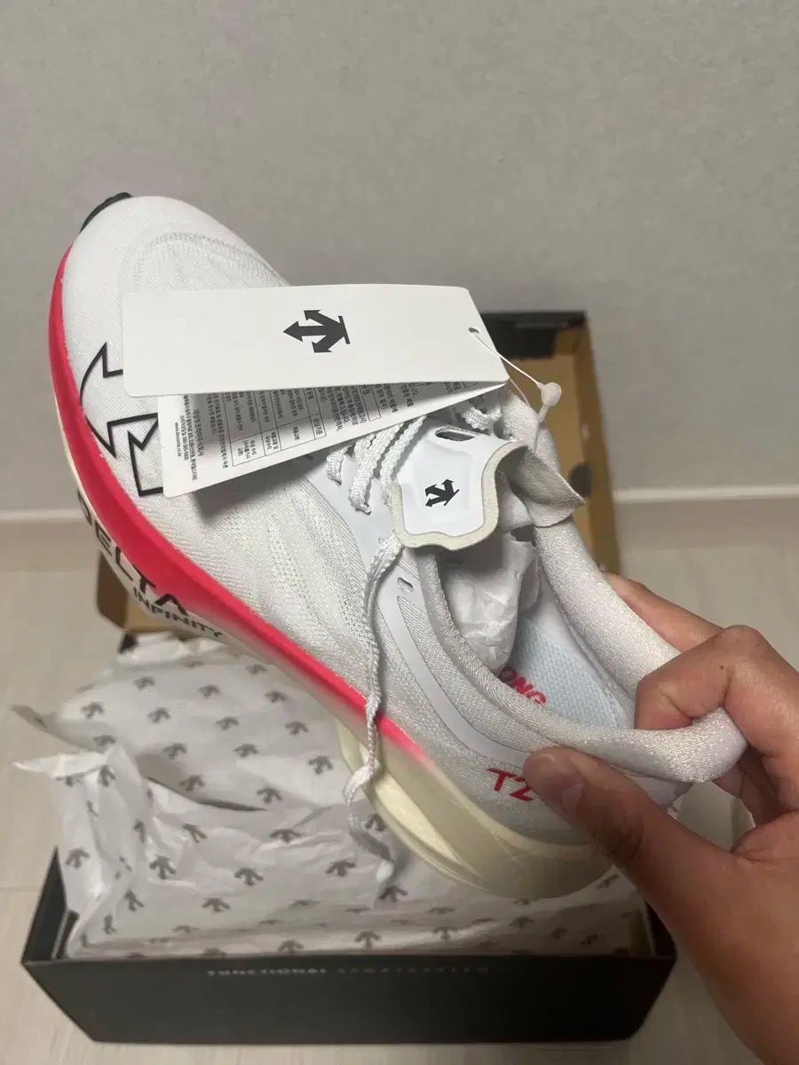 DESCENTE デサント デルタプロ EXP V2 炭化 税務商品 260 白