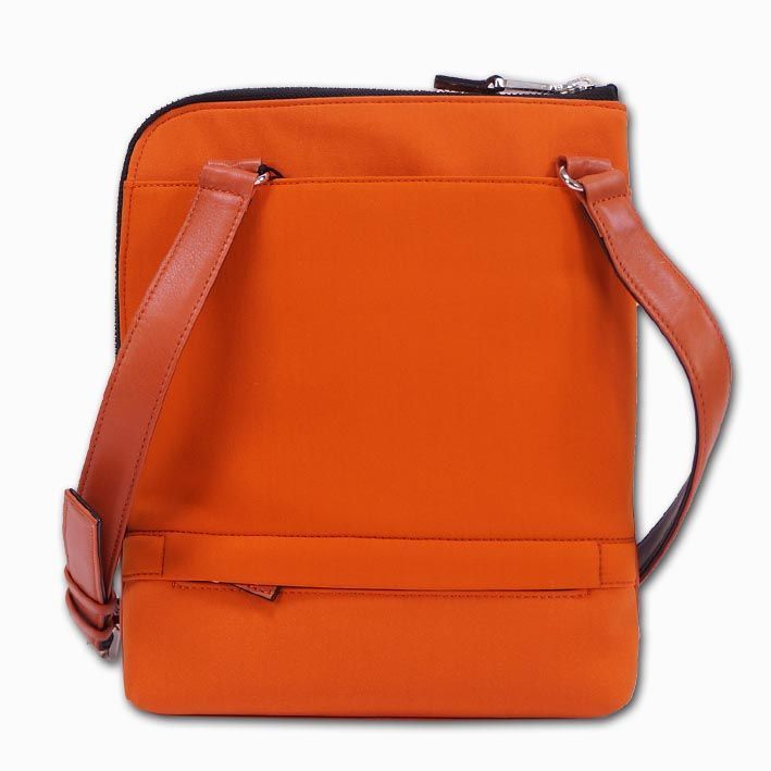 新品】カルバンクライン ショルダーバッグ オレンジ 牛革 28,600 新品】カルバンクライン ショルダーバッグ オレンジ 牛革 28,600