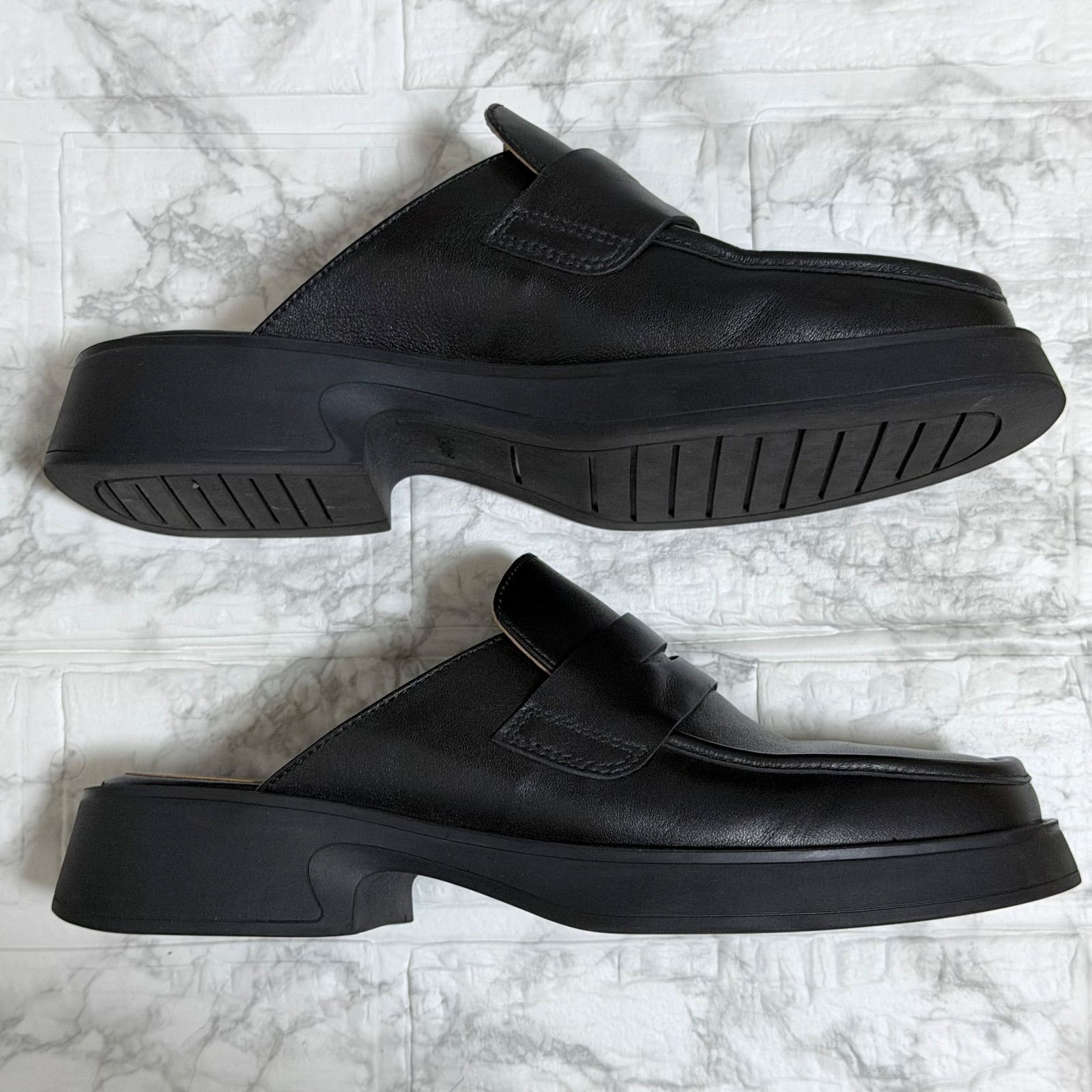 美品】Odette e Odile モカミュール ブラック 24.0 フラットサンダル