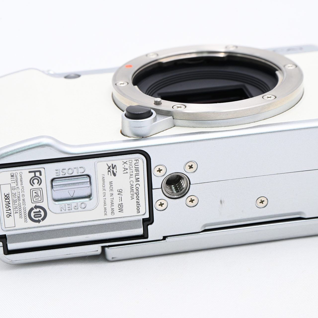 Fujifilm X-A1 ホワイト　☆送料無料☆ フジフイルム X-A1 プレミアムホワイトボックス | ミラーレス一眼