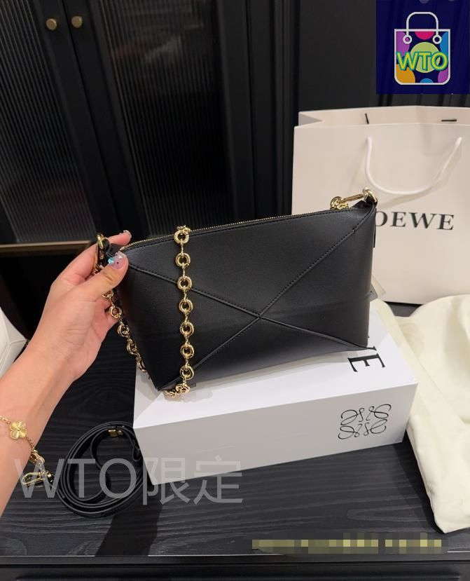 LOEWE チェーンショルダーバッグ