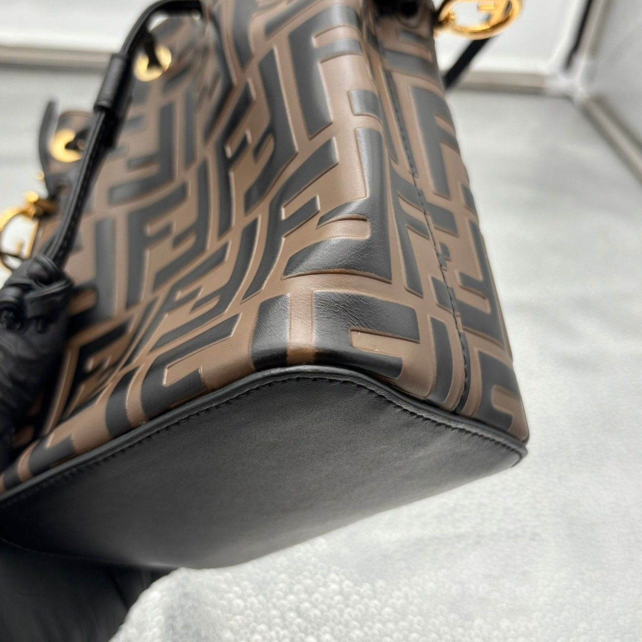 FENDI 2way モントレゾール　ズッカ柄　レザー　ミニバック　巾着　茶 FENDI フェンディ ショルダーバッグ MINI MON TRESOR ミニ モン