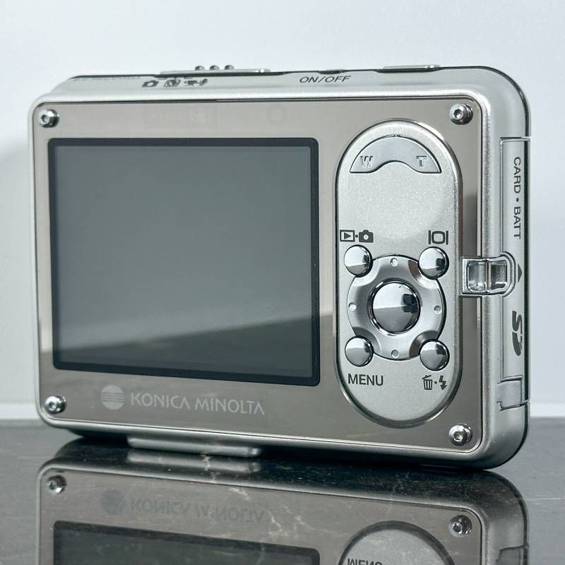 美品 KONICA MINOLTA DiMAGE X1 シルバー 美品】KONICA MINOLTA DiMAGE X1 シルバー - メルカリ