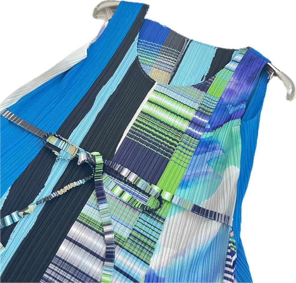 PLEATS PLEASE イッセイミヤケ ノースリーブワンピース ○中古 イッセイミヤケPLEATS PLEASE 幾何学柄ノースリーブ