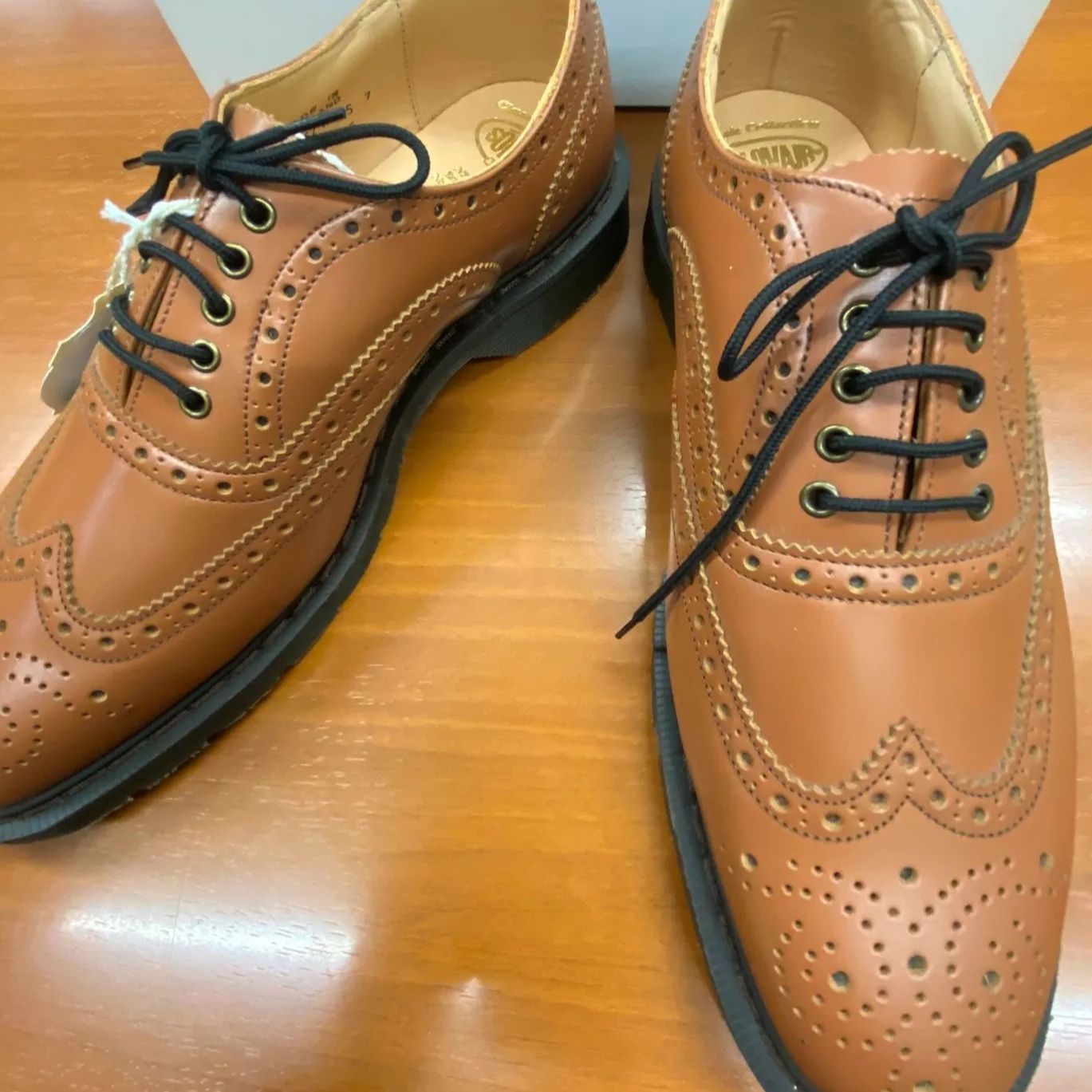 SOLOVAIR５eye darby Brogue Shoeドクターマーチン好き必見！