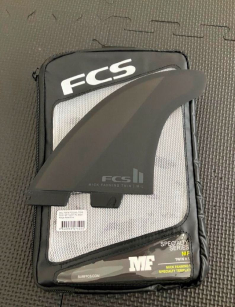 マークリチャーズFCS TFX サーフボードフィン ブラック　ホワイト マークリチャーズFCS TFX サーフボードフィン ブラック ホワイト