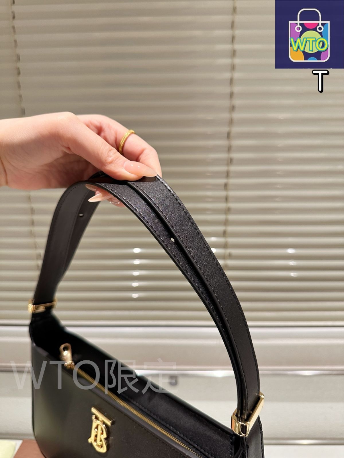 今日特価】Burberry TB バッグ 28cm フォールドギフトボックス付
