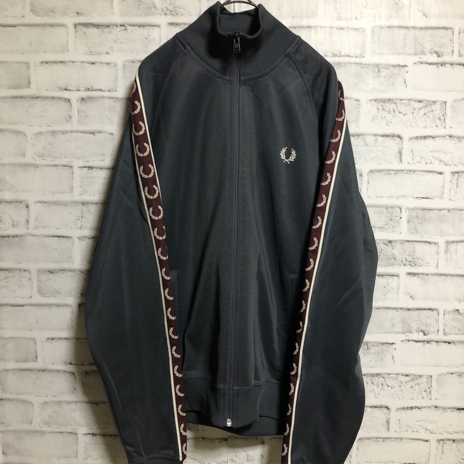 フレッドペリー トラックジャケット 刺繍 テープ 月桂樹 グレー × ワイン M Fred Perry⭐️トラックジャケット/ジャージ S 刺繍テープ月桂樹