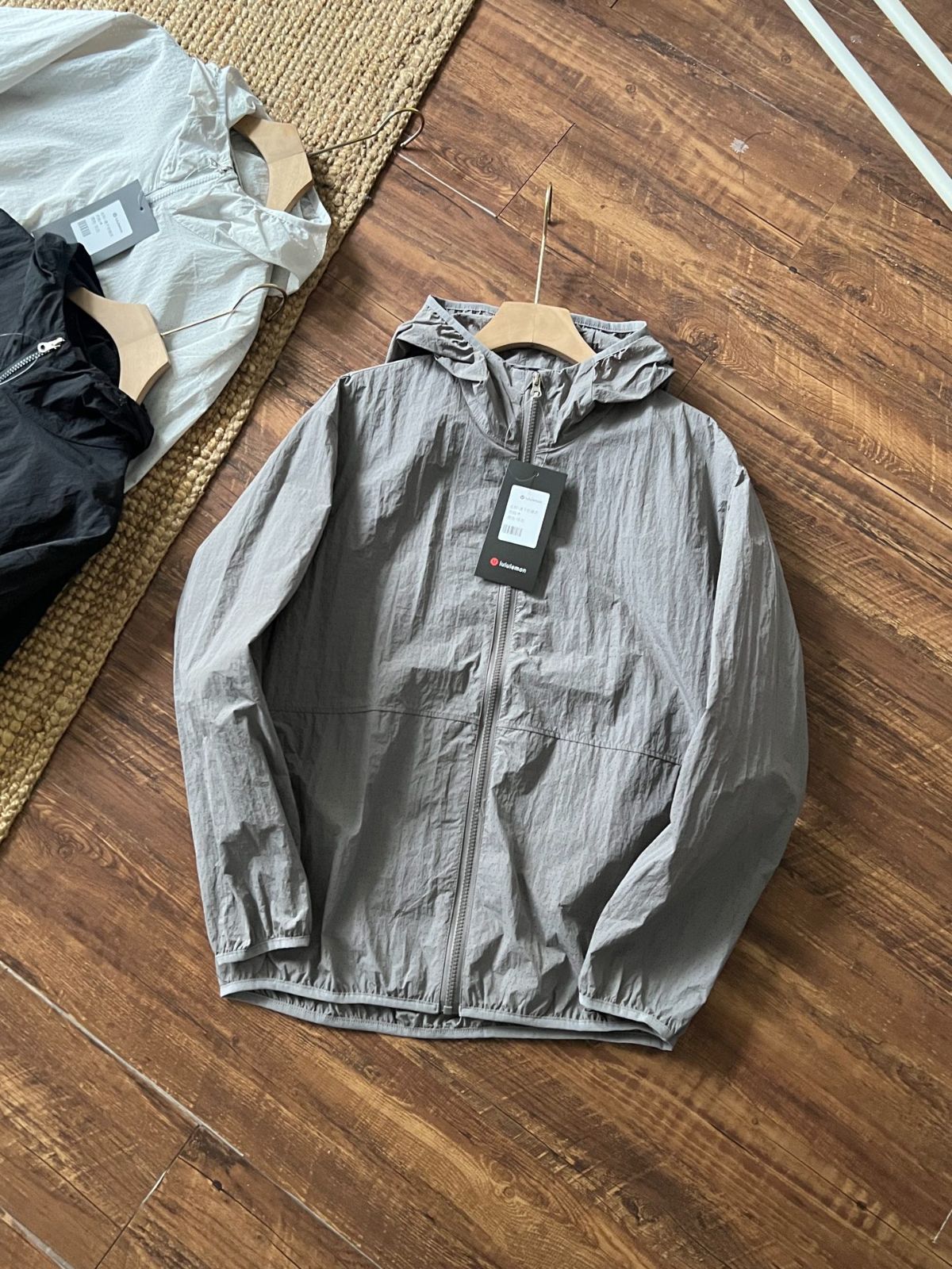 lululemon 耐風性と耐水性に優れ