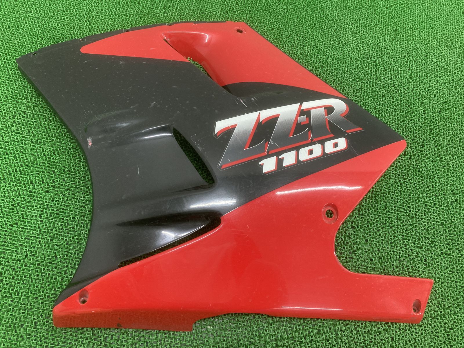 ZZ-R1100 サイドカウル 左 赤/黒 カワサキ 純正 中古 バイク ZZ-R1100 サイドカウル 左 赤/黒 カワサキ 純正 中古 バイク