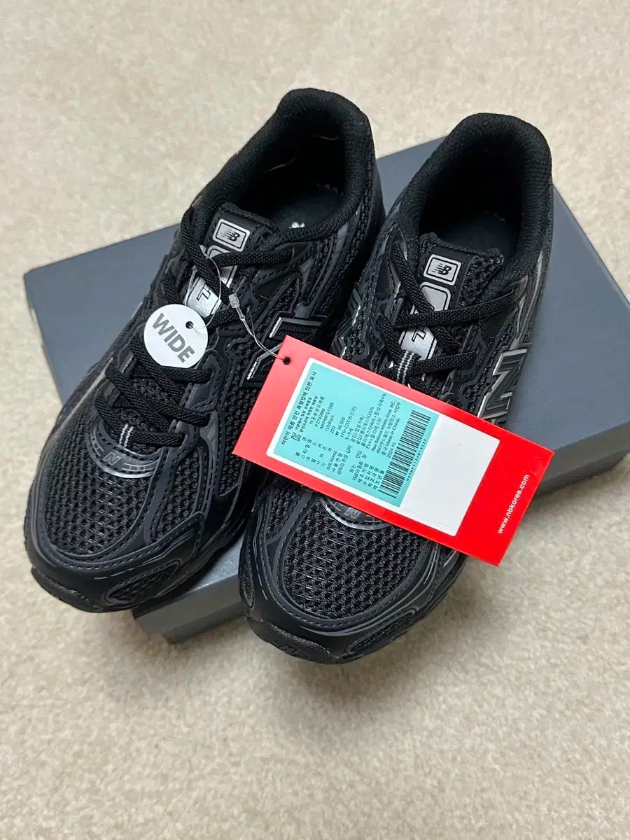 New Balance ニューバランス キッズ 740 220