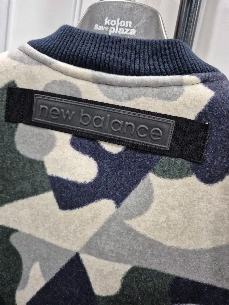 New Balance(ニューバランス) カモフラ フリース ベスト - メルカリ