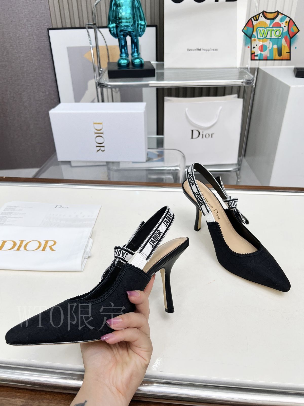 Dior ピンク刺繍サンダル 中ヒール　正規品35 Dior SANDAL WHITE & PINK FLOWER SIZE 39.5EU= Fits 9.5-10US