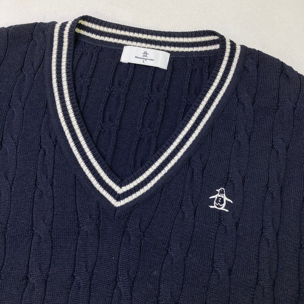 サイズ：L MUNSING WEAR マンシングウェア  ウール混 Vネック ニットセーター  ネイビー系 [240101448295] ゴルフウェア レディース ストスト サイズ：L MUNSING WEAR マンシングウェア ウール混 Vネック