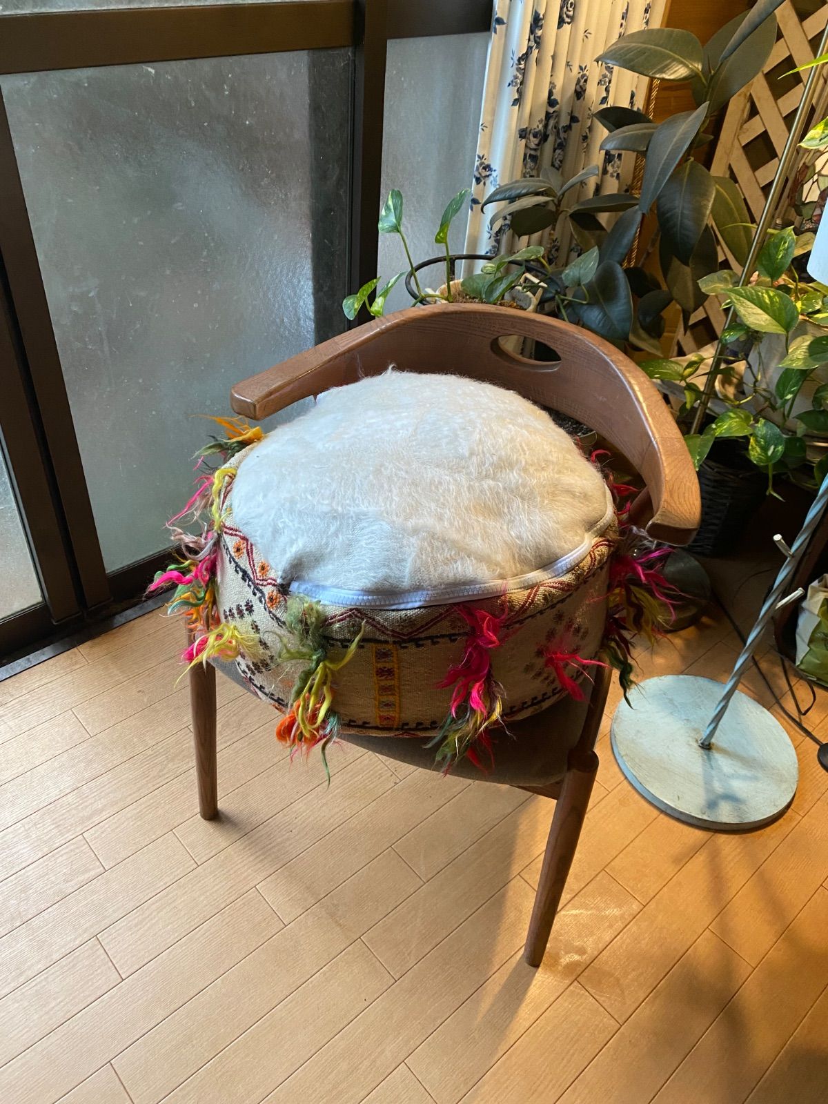 世界に一つ当店オリジナルのプフ シイルトバッタニイェとセネキリム