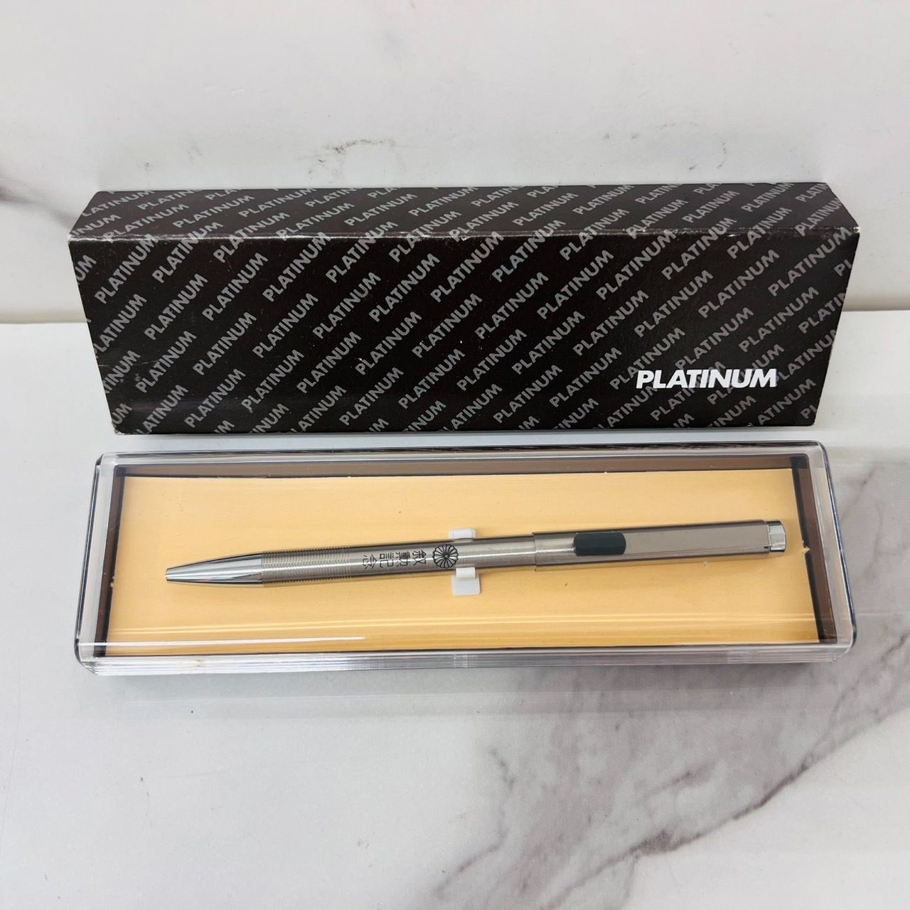 PLATINUM 100本 菊の御紋エンブレム ノック式ボールペン 黒 PLATINUM