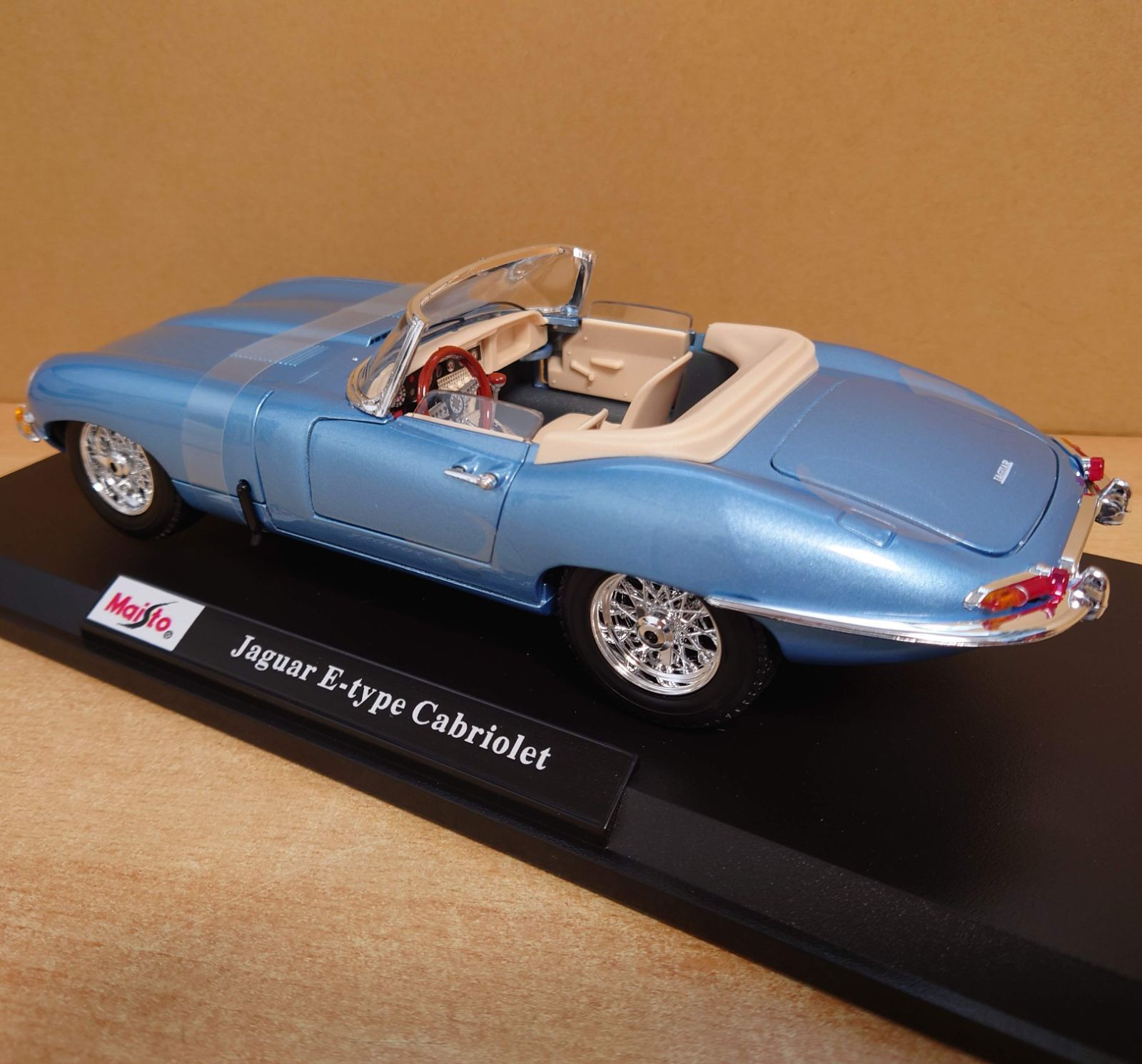 マイスト　ジャガーEタイプ　カブリオレ マイスト Jaguar E-type Cabriolet 1961 green MAISTO 1/18