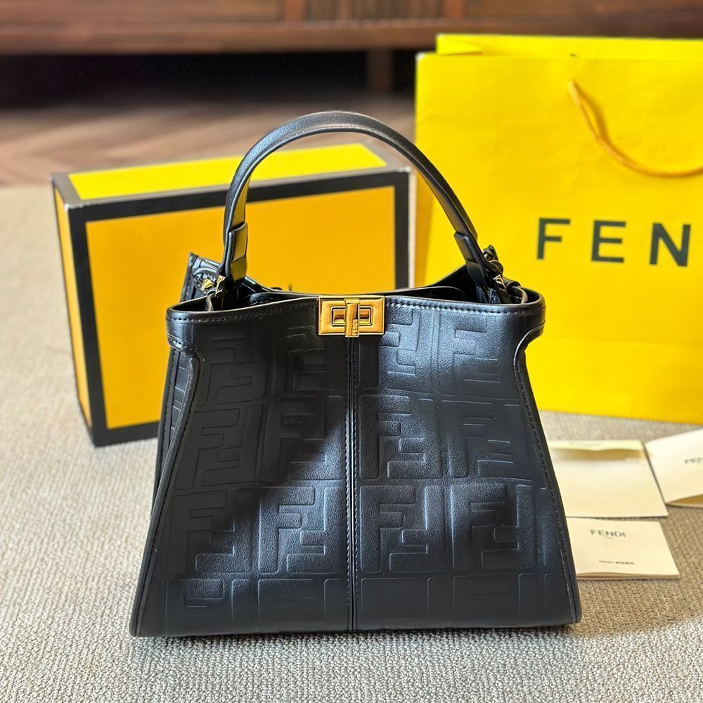 新品レベル✨ FENDI ハンドバック ハンドバッグ エックスライト フェンディ(FENDI)フェンディ ピーカブー エックスライト