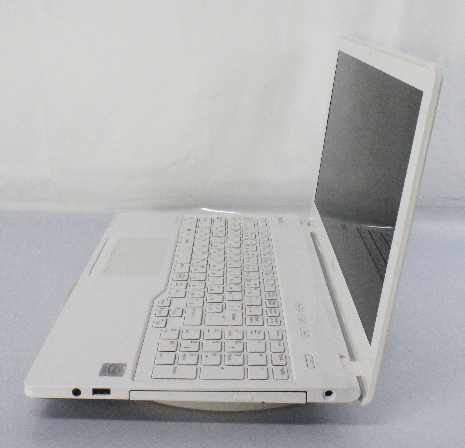 富士通 LIFEBOOK AH42/U FMVA42UW/Celeron3205U/15.6インチ