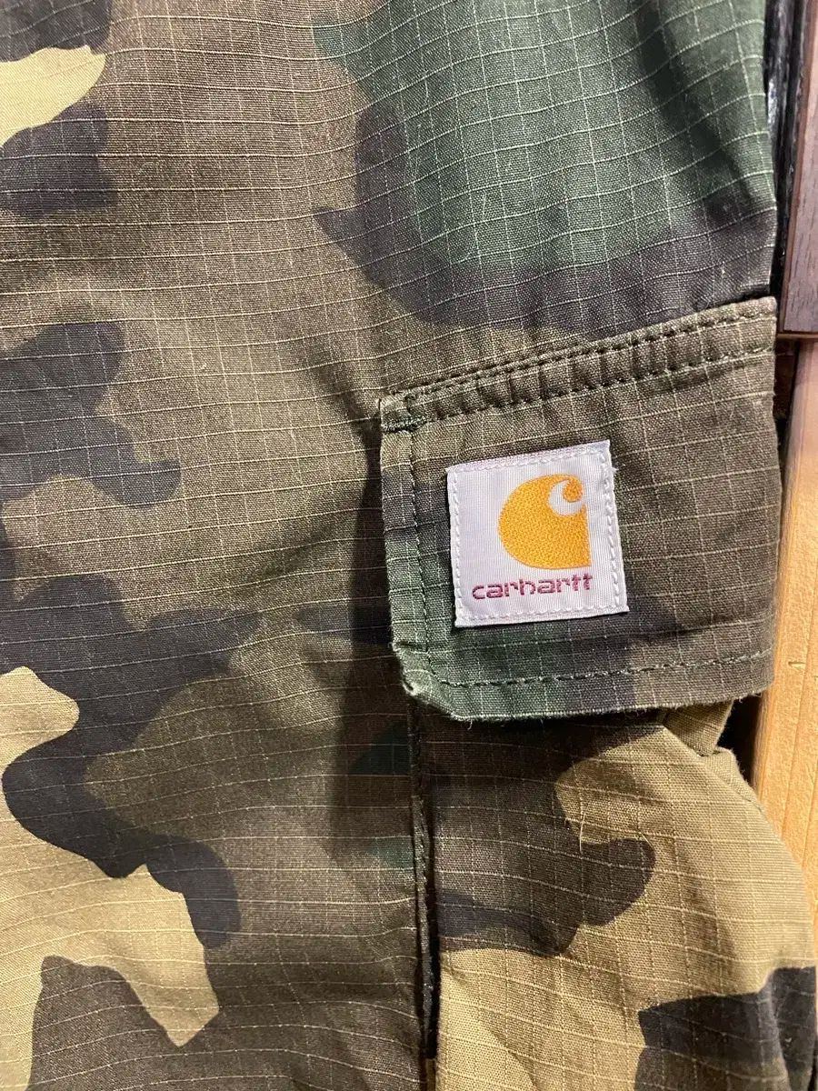  Carhartt カーハート ウィップ カモフラ ハーフパンツ ショートパンツ ハーフパンツ パンツ