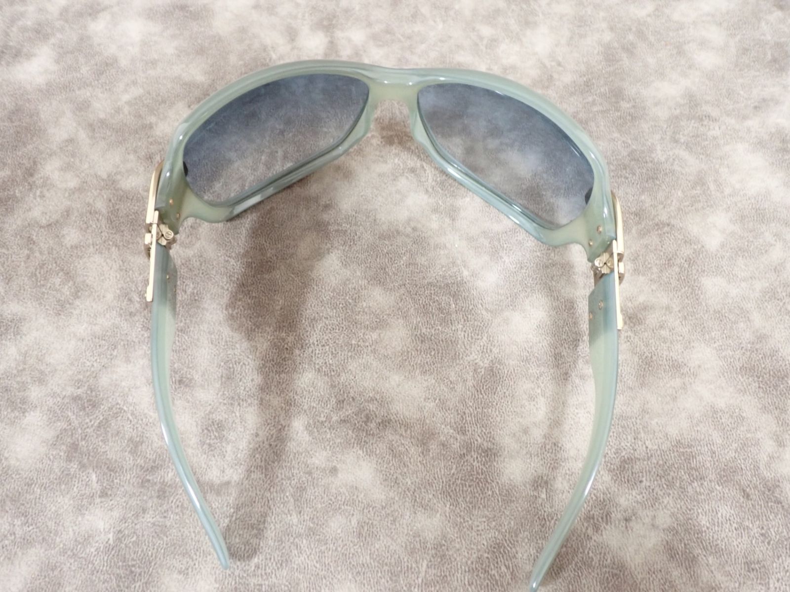 ベルト金具モチーフ