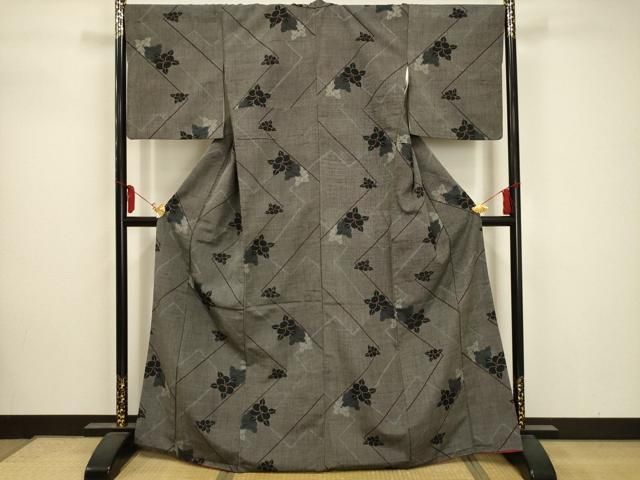 さ*ん様 生紬 付け下げ 正絹 染め分け 上品な花草 枝振 紋なし 着物T-93 さ*ん様 生紬 付け下げ 正絹 染め分け 上品な花草 枝振 紋