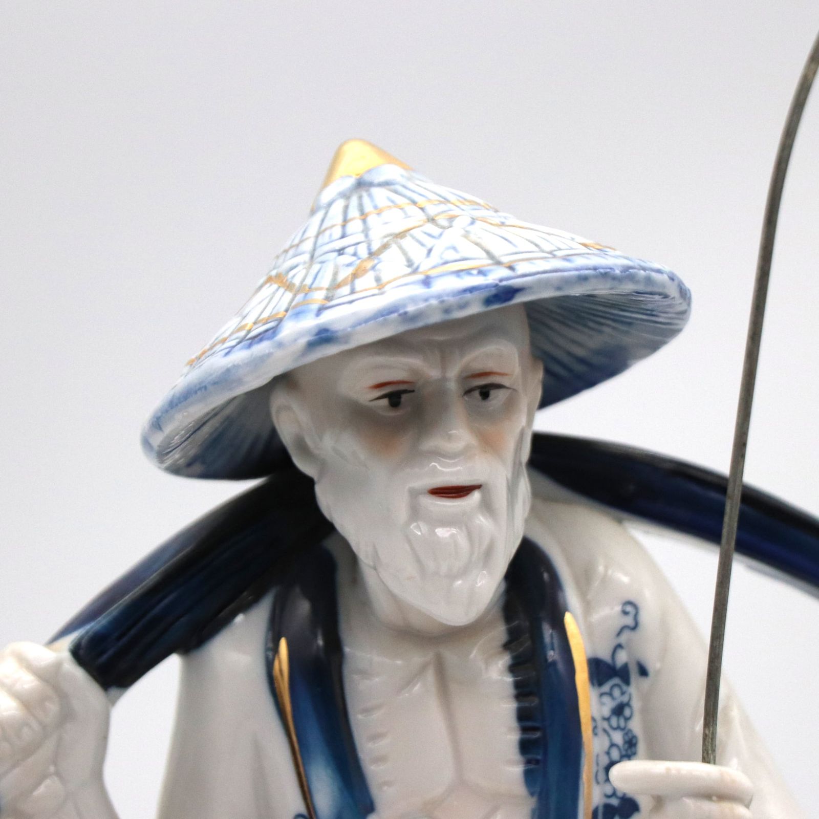 釣りをする陶器人形 釣りをする陶器人形 釣りをする陶器人形