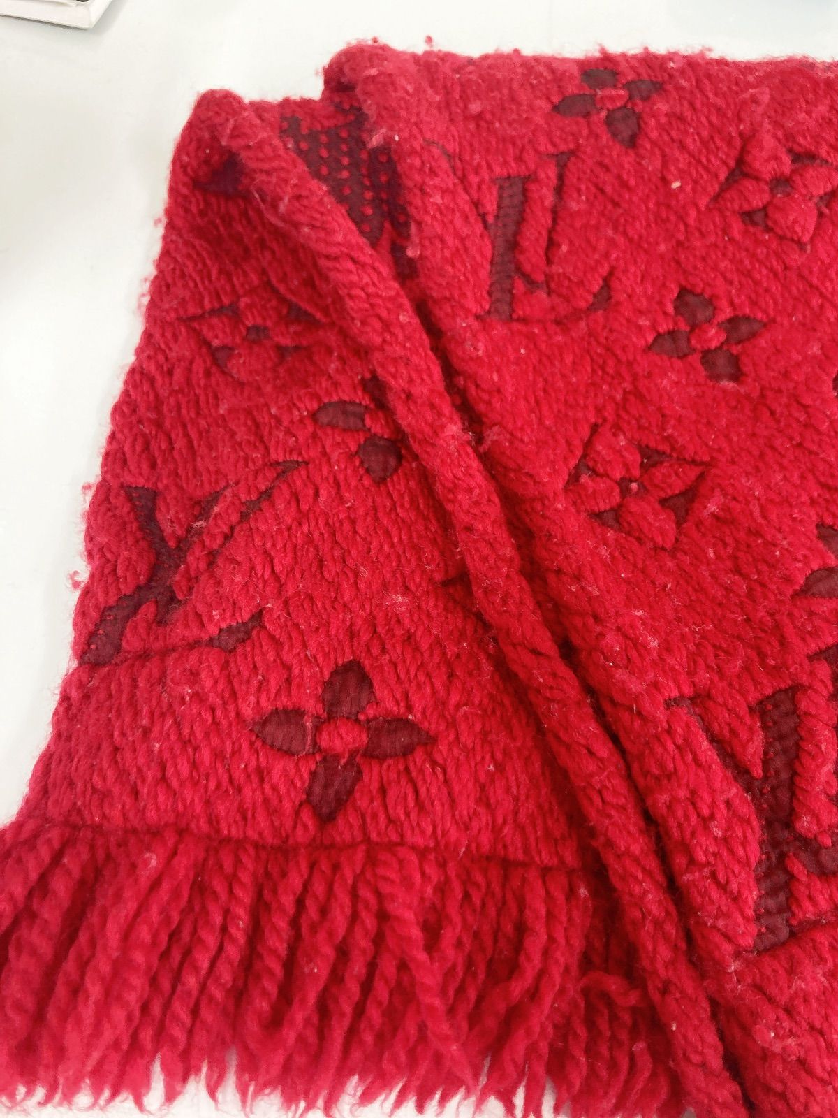 ○【毛玉あり】LOUIS VUITTON ルイヴィトン マフラー 赤
