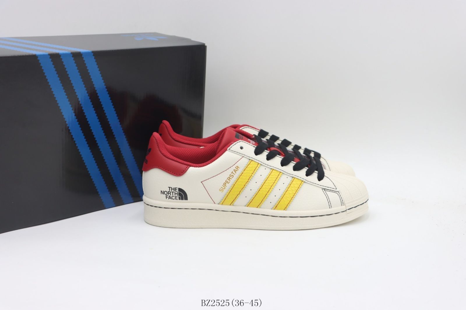 アディダス Adidas