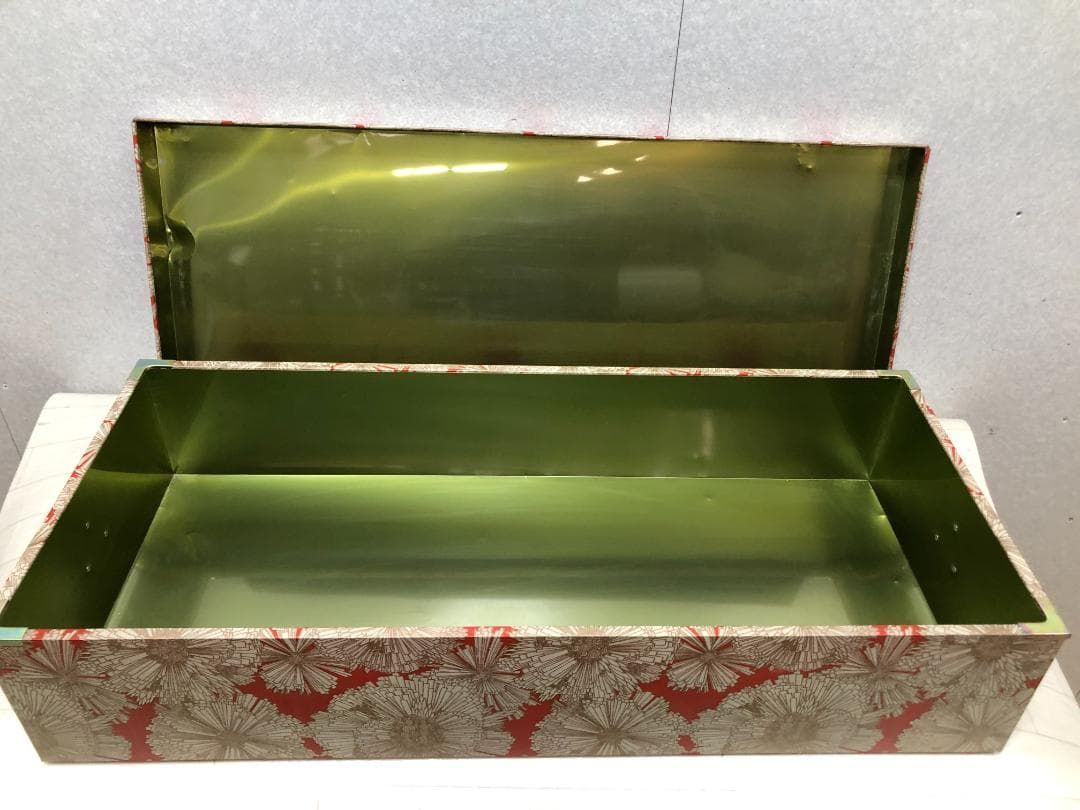 菊柄　昭和レトロ 収納 道具箱 ブリキケース 着物 おまけ着物5着他まとめ 菊柄 昭和レトロ 収納 道具箱 ブリキケース 着物 おまけ着物5着他まとめ