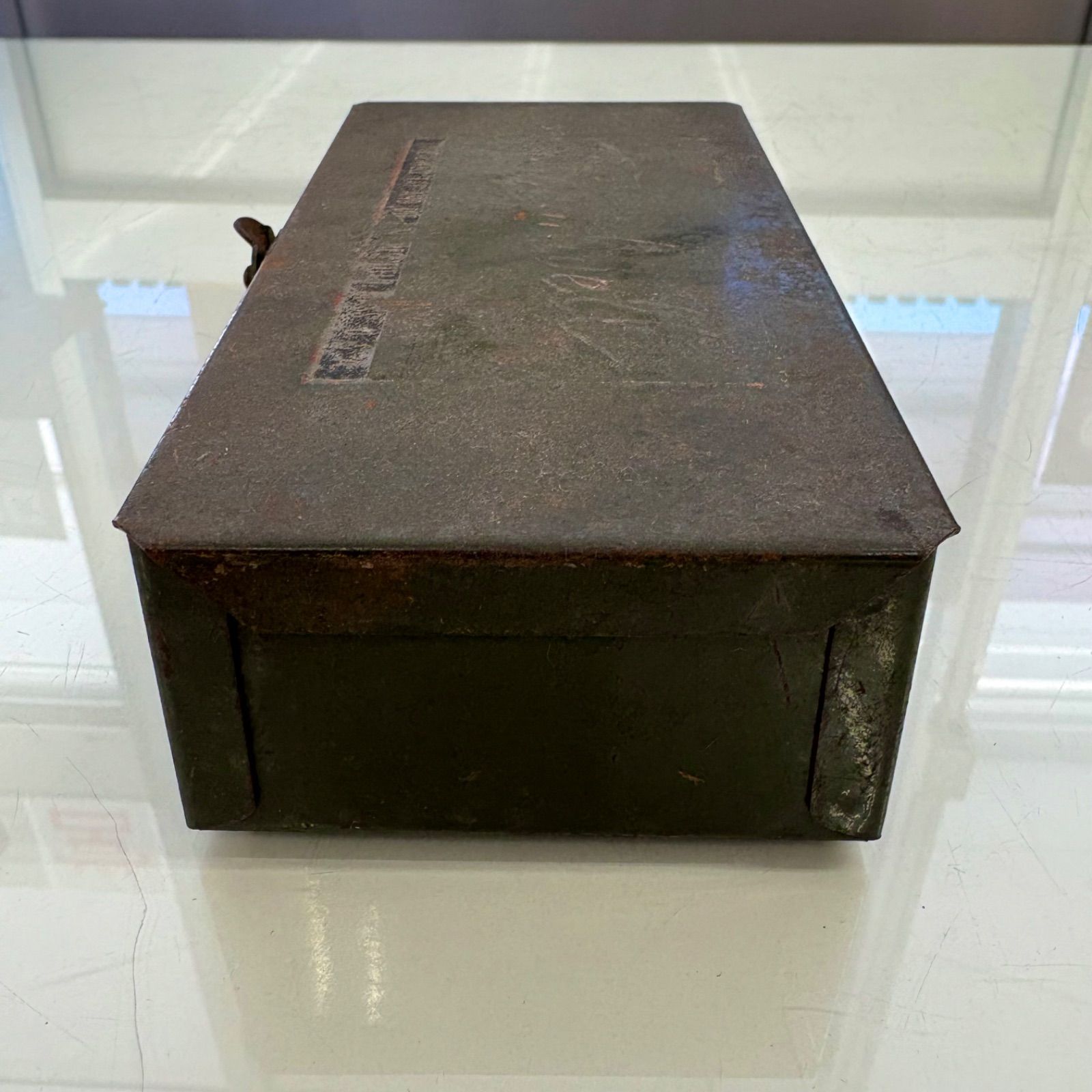 海外アンティークショップで買った古い収納ブリキ箱 海外アンティークショップで買った古い収納ブリキ箱 【公式通販】