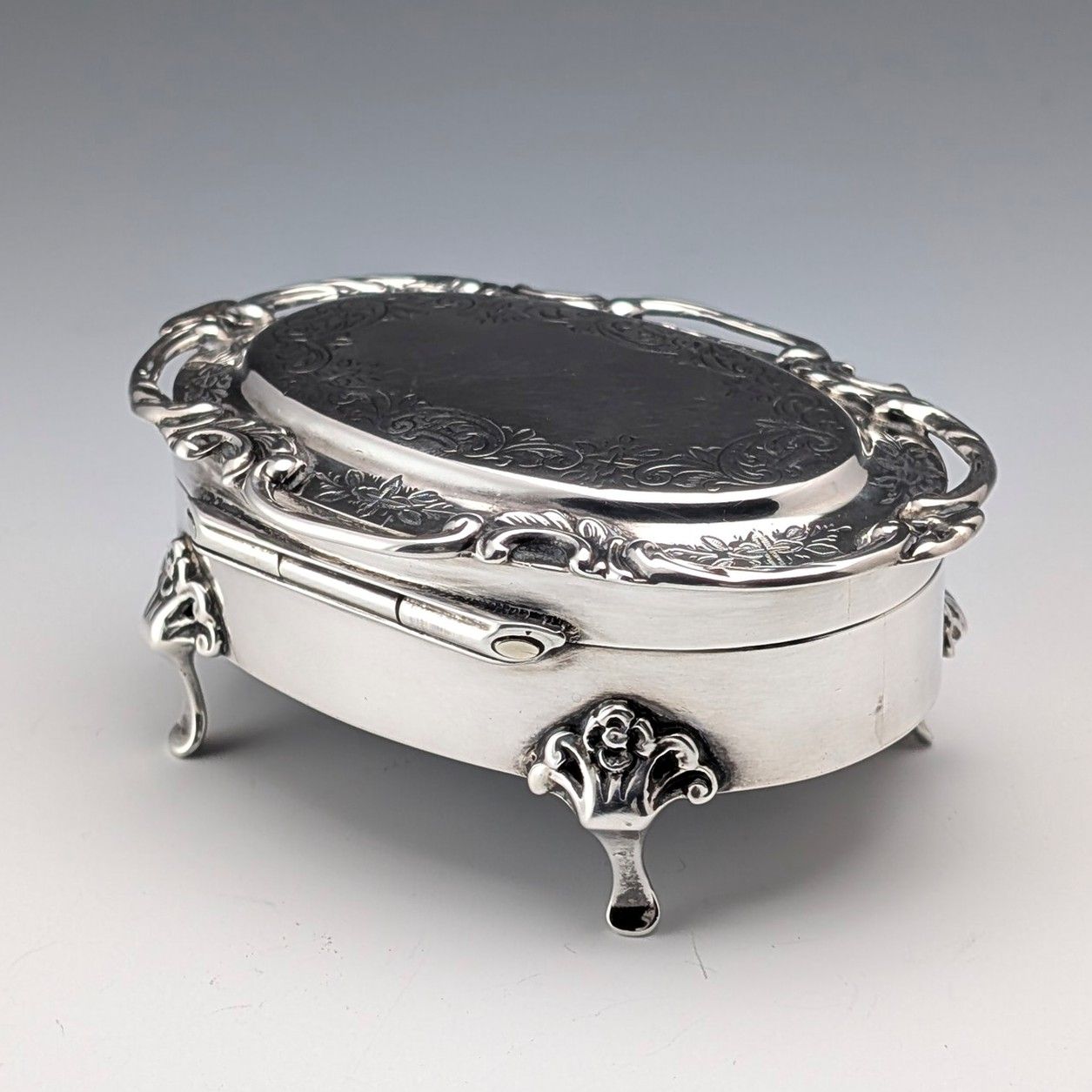 1907年 英国アンティーク 純銀製 ジュエリーボックス 88g Henry Matthews 1907年 英国アンティーク 純銀製 ジュエリーボックス 88g Henry