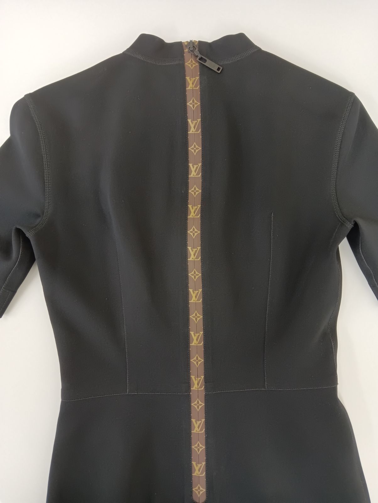 【大幅値下げしました】ルイヴィトン ショートスリーブハイネックフィットドレス LOUIS VUITTON 【超美品】ルイヴィトン モノグラム ショート