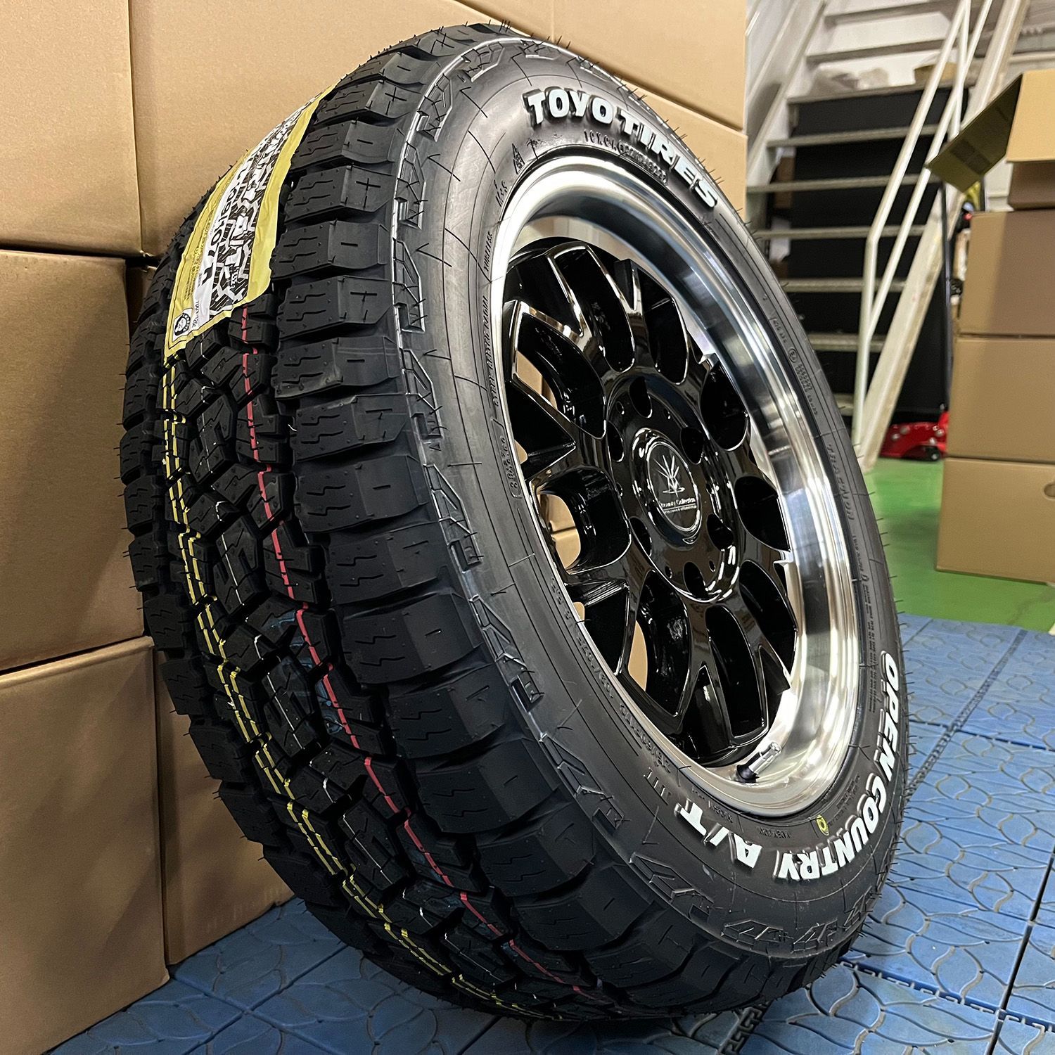 200系ハイエース レジアスエース 車検対応 タイヤホイールセット
