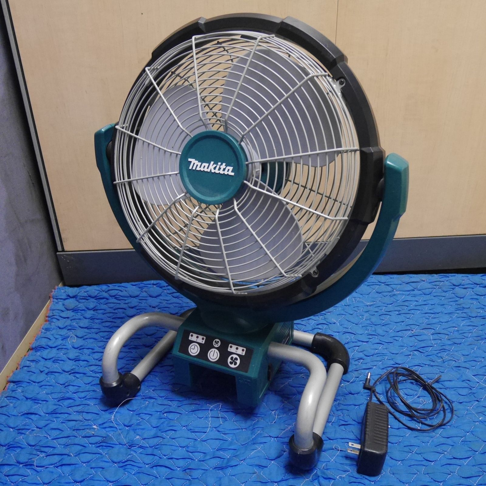 送料無料 マキタ 充電式 産業扇 CF300D 羽根径 330mm 扇風機 現場 作業 用 makita 本体のみ