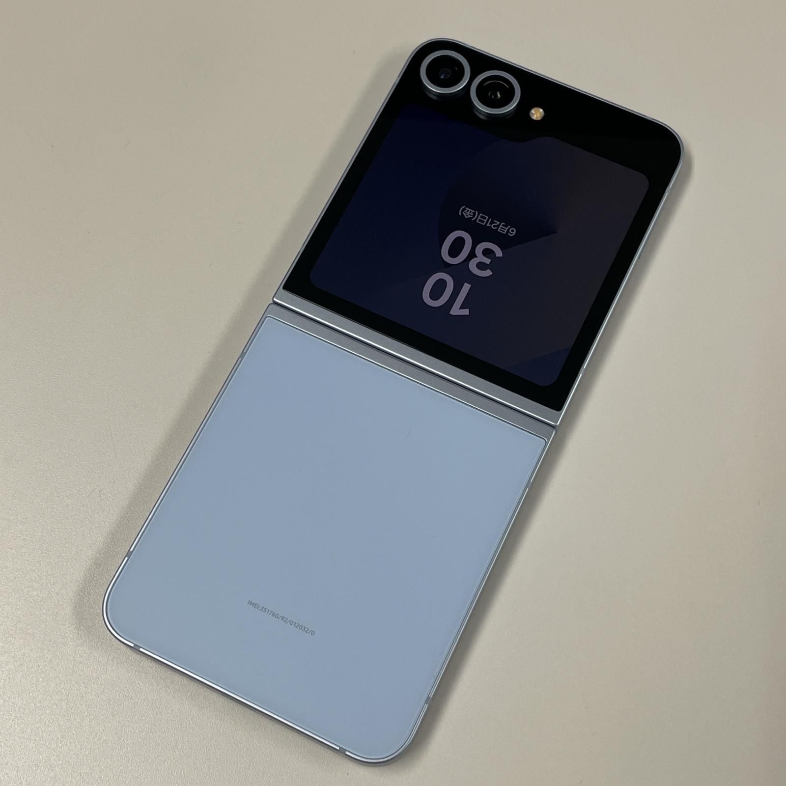 フォクシー　アンサンブル au Galaxy Z Flip6 SCG29 256GB ブルー - メルカリ