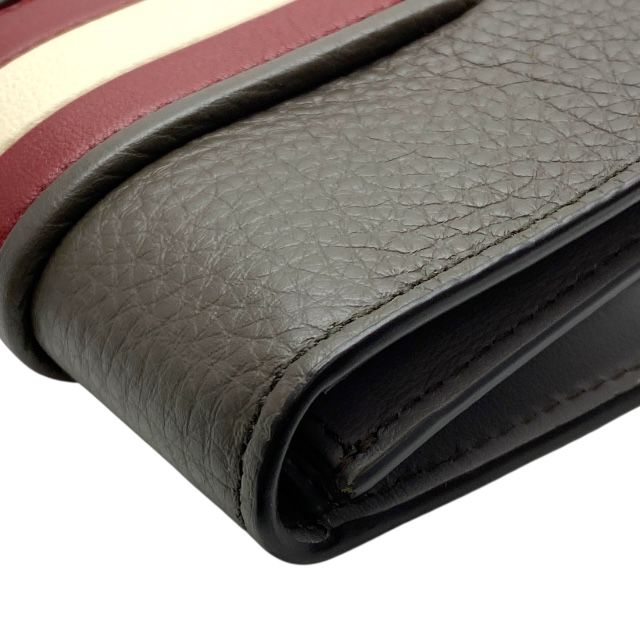 二つ折り レザー