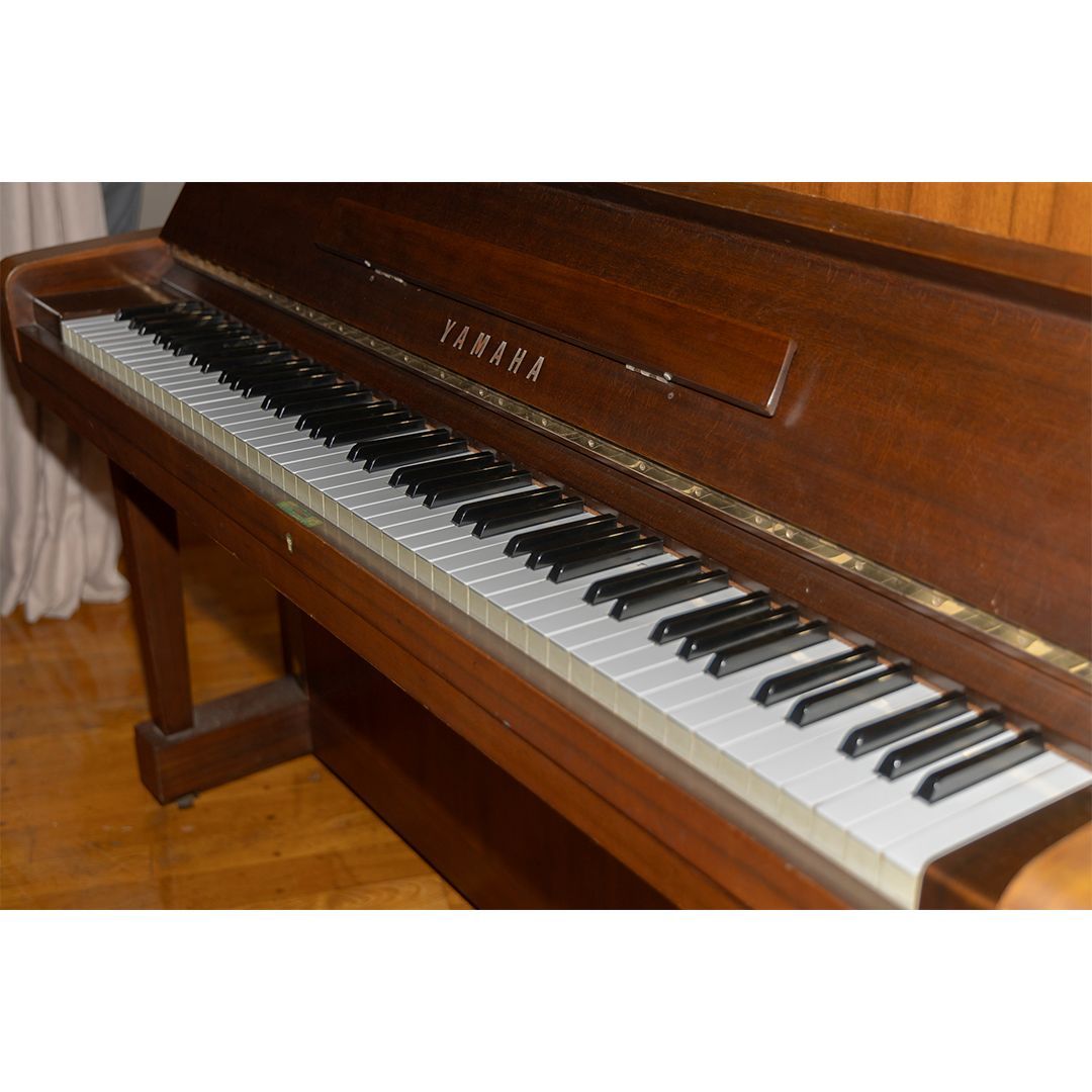 アップライトピアノ YAMAHA 天然木シリーズ 学校備品