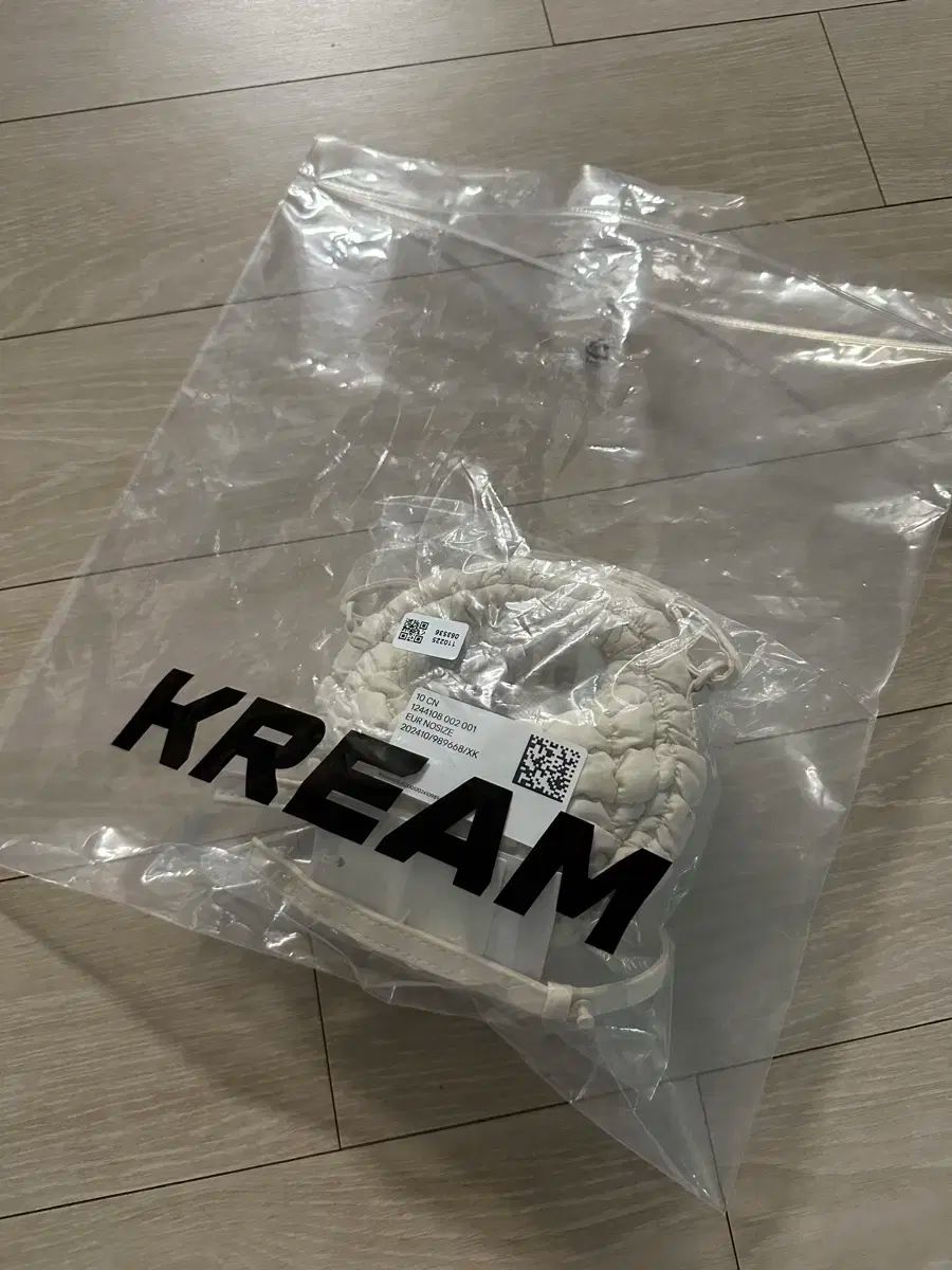 クロスボディバッグ